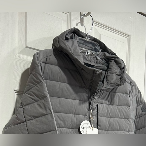 Vuori Men's Large Steadfast Full Zip Hooded Jacket Insulated Grey NWT Down - Picture 2 of 8